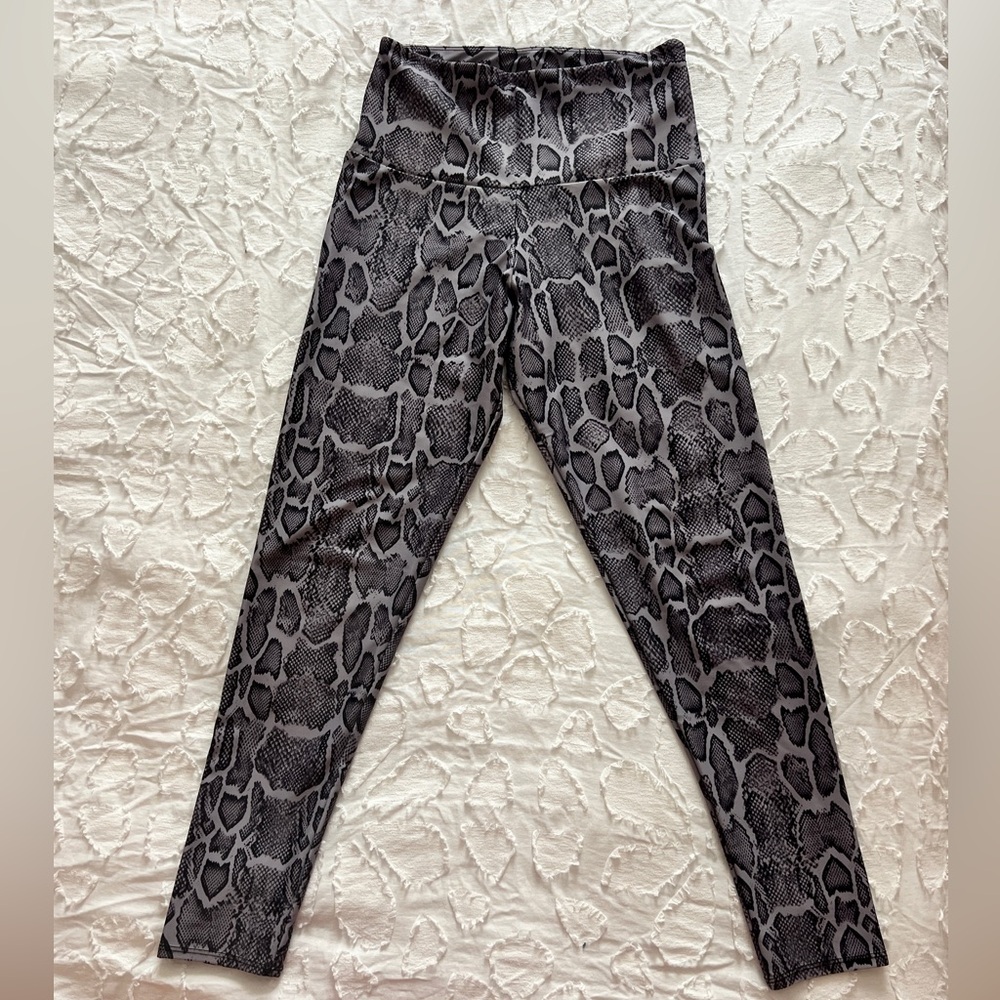 Onzie leggings size small